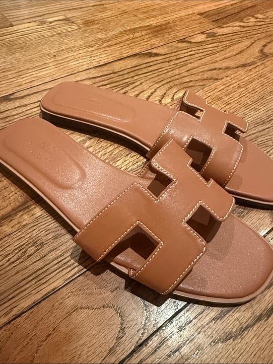 Hermes Shoes - Hermes women’s classic H sandal